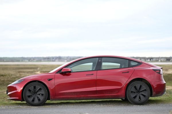 Tesla Rojo